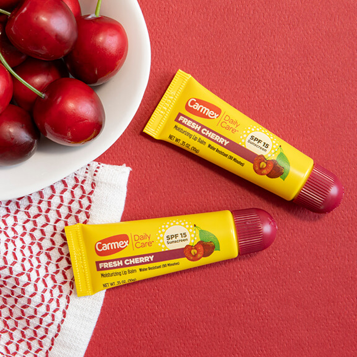 Balsam do ust Carmex Fresh Cherry SPF15 wodoodporny nawilżający wiśnia 10 g