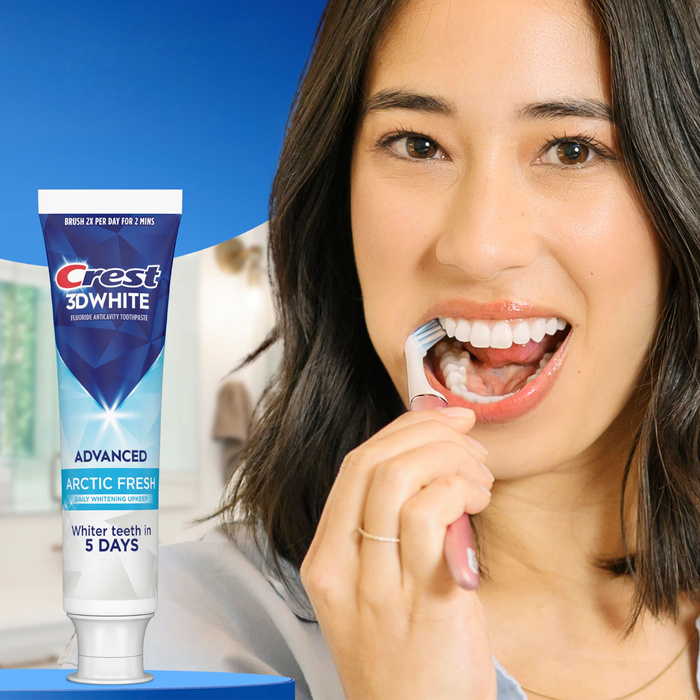 Pasta do zębów z fluorem mocno miętowa Arctic Fresh 3D White Crest 93 g