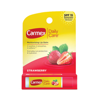 Balsam do ust Carmex Daily Care SPF 15 truskawkowy sztyft ochrona UV 4,25 g