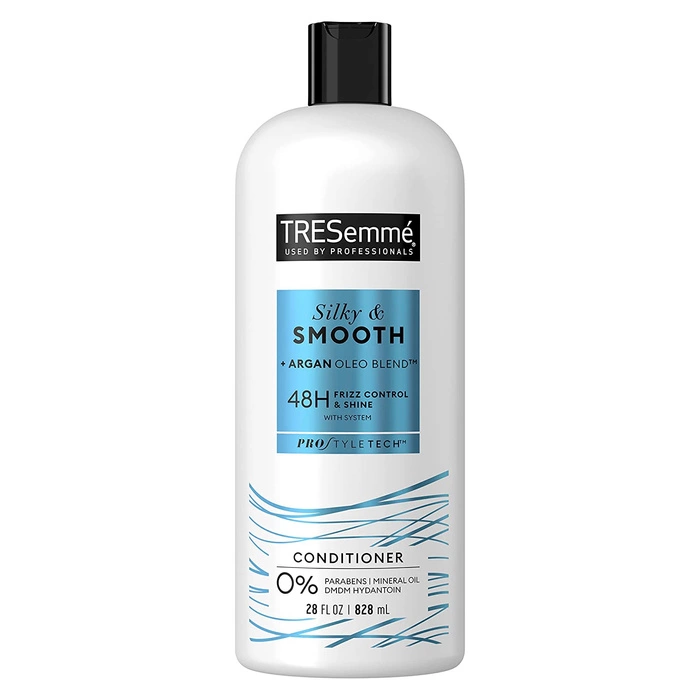 Odżywka do włosów puszących się wygładzająca Silky & Smooth TRESemmé 828 ml
